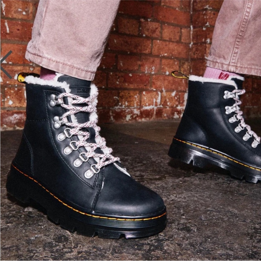 DR. MARTENS - Women's Combs Wyoming Boots - Size 7